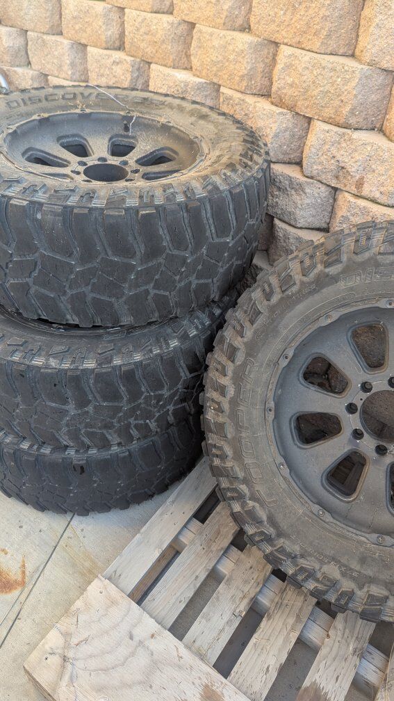 Dodge RAM 8x6.5 Wheel 37x13.5x20