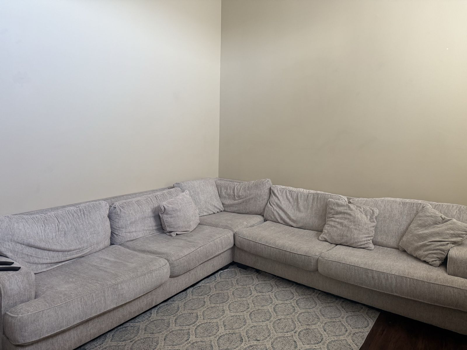 Large Light Gray Sectional Sofa with Reversible Chaise - Excellent Condition, Comfortable Upholstery