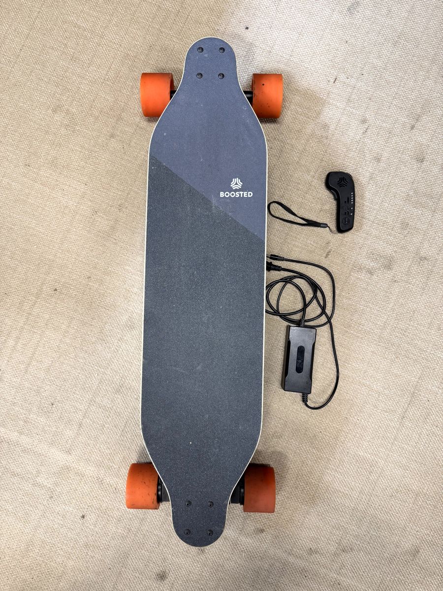 Boosted Board V3 Plus (~250 miles on odo) Extended Range