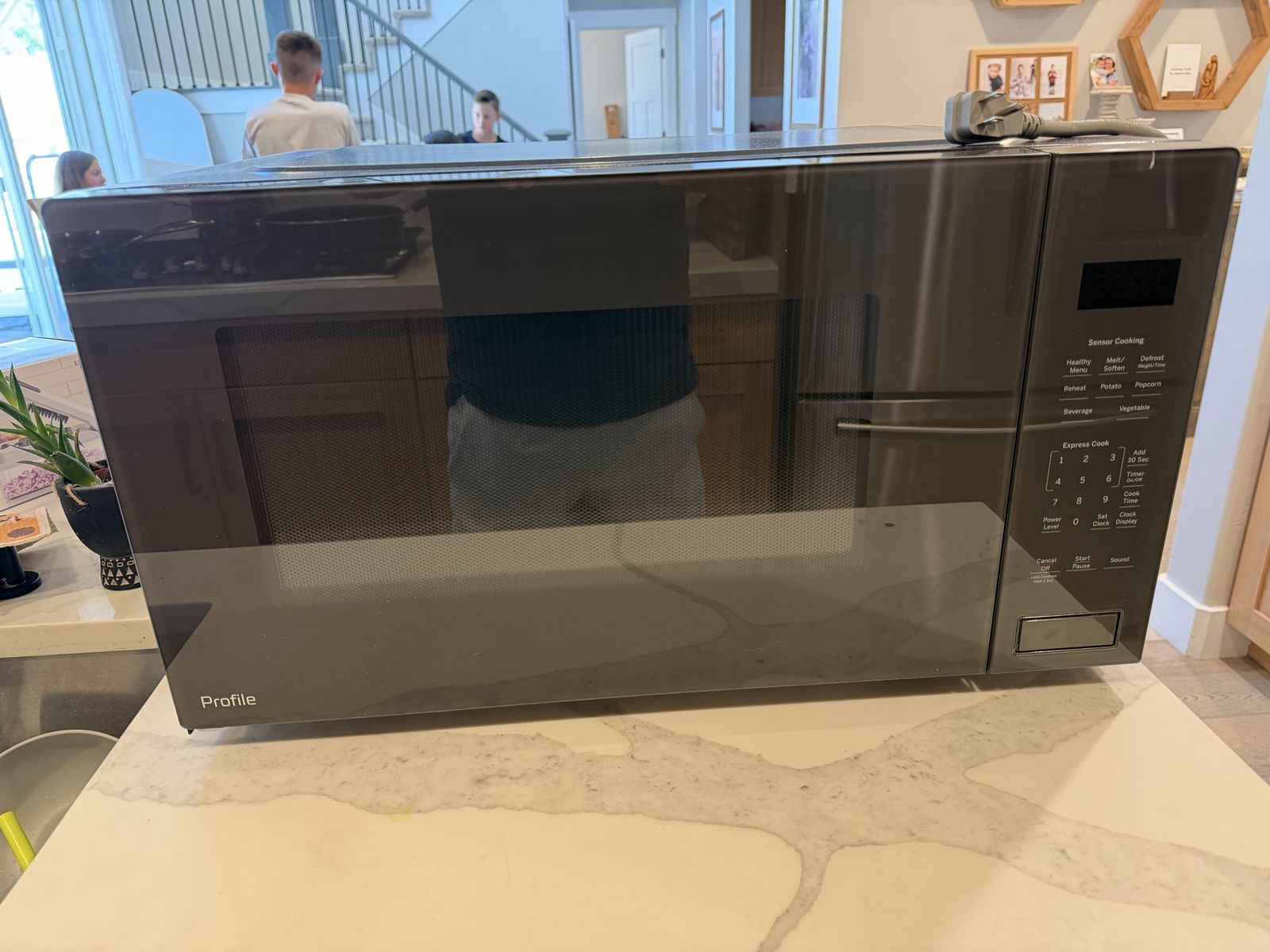 FREE GE profile microwave - does not work