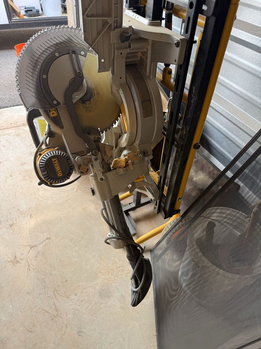 Dewalt chop miter saw with wheel stand