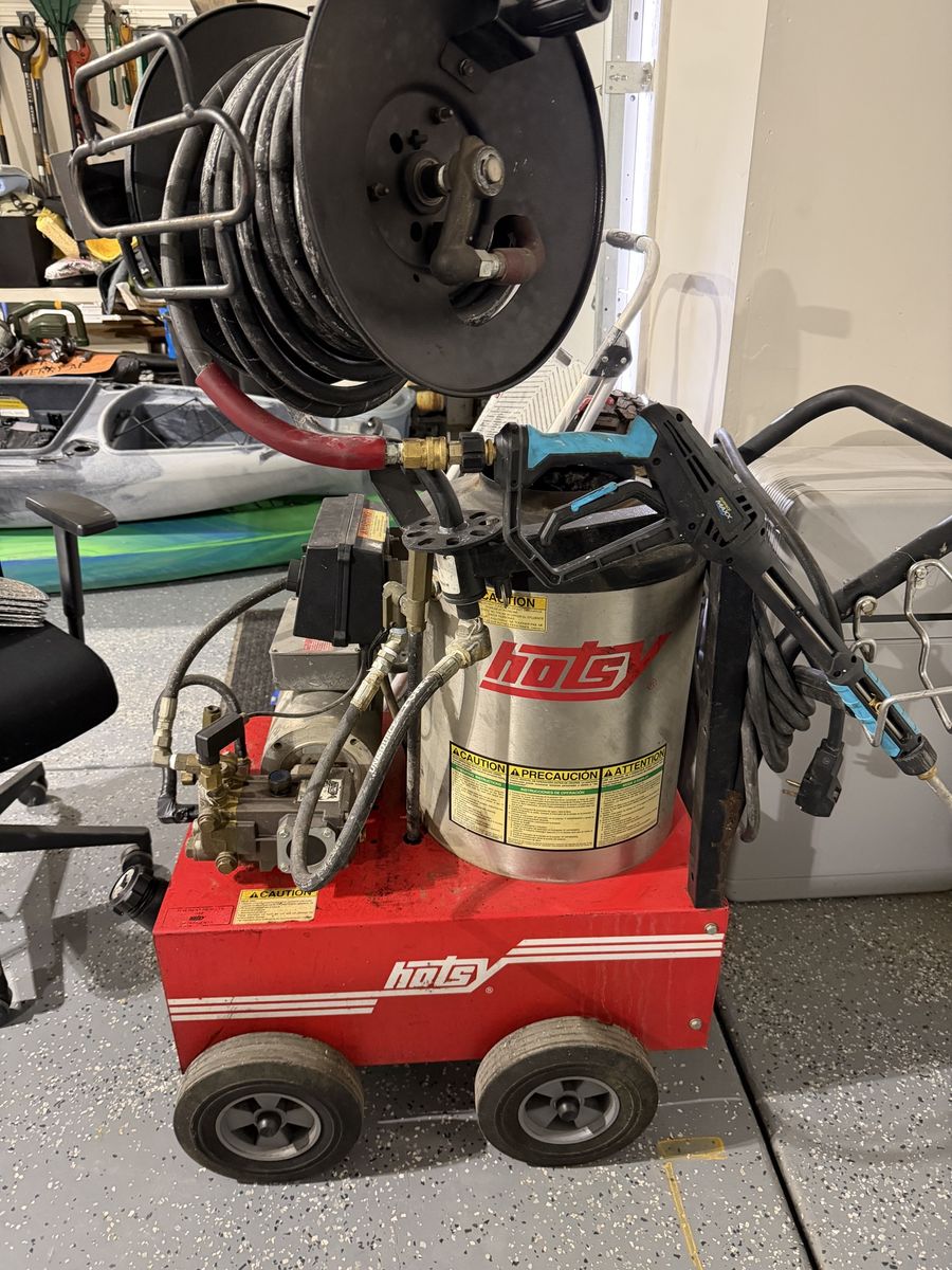 Hotsy 555 Hot Water Pressure Washer