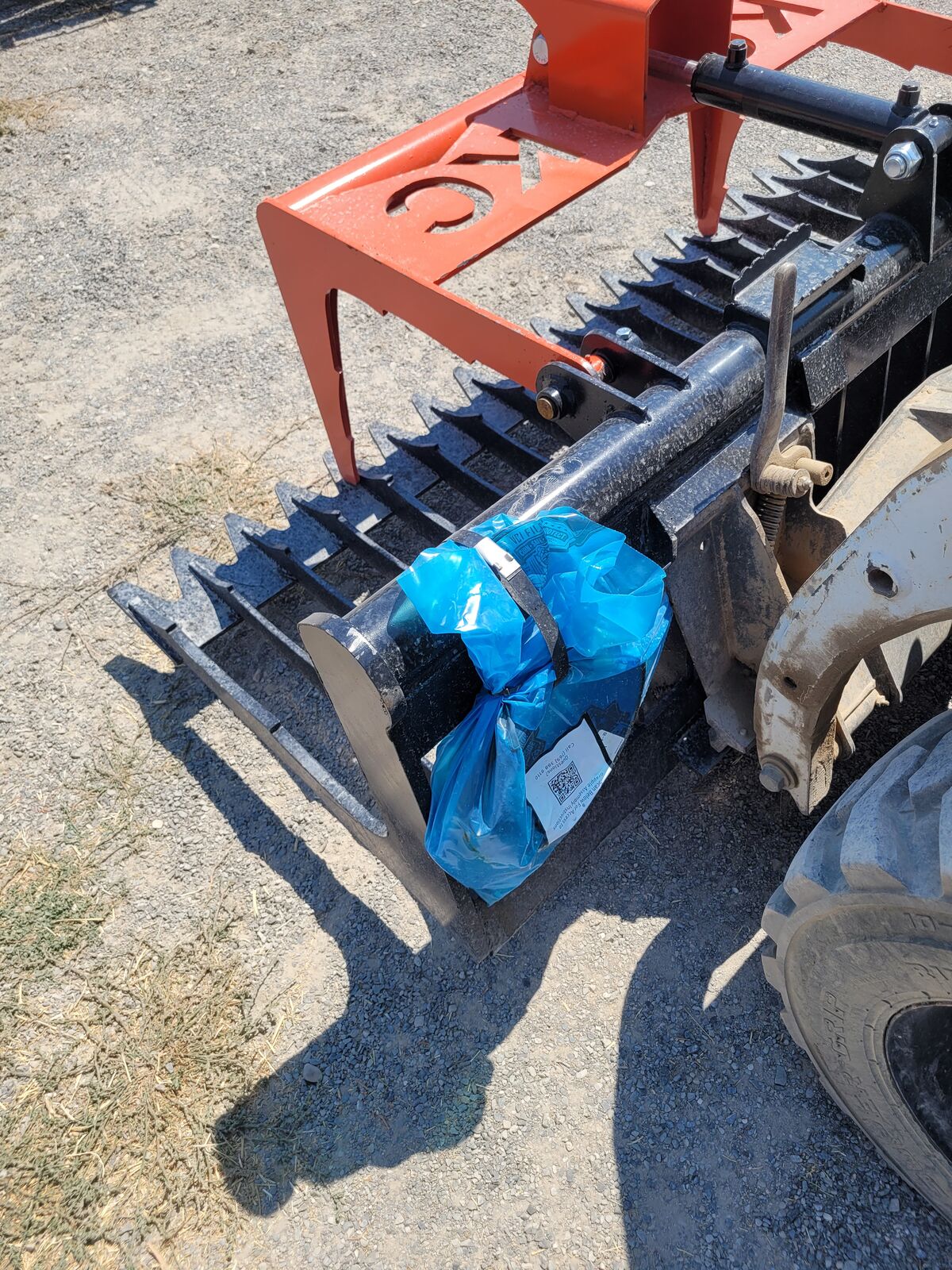 76" rock bucket with grapple