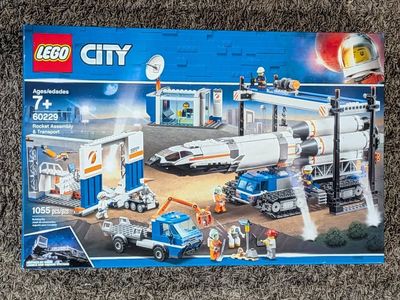 NEW LEGO CITY NASA Space Shuttle Rocket Assembly NASA