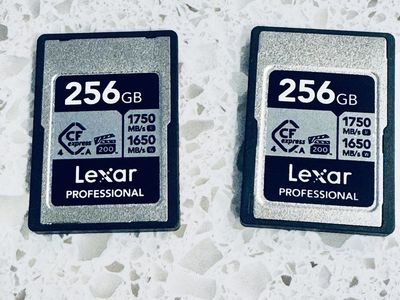 Sony A7R V + Sony 24-105mm f/4 G OSS + 2x 256GB CFexpress Cards – Mint