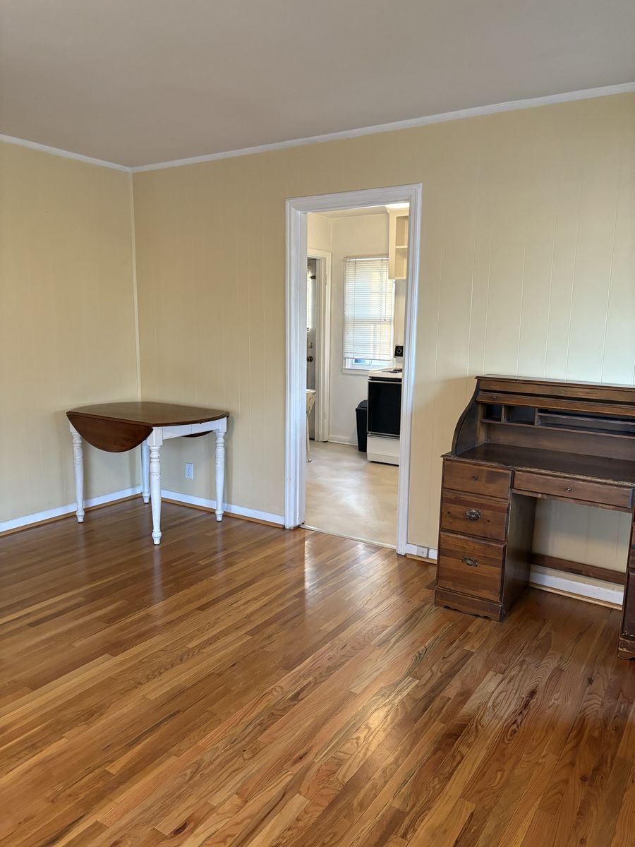 Main image 6