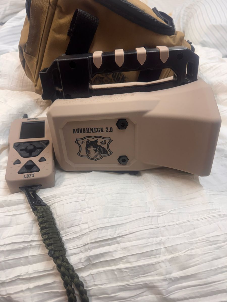 Lucky Duck Roughneck 2.0 Electronic Predator Call with Remote and Bag