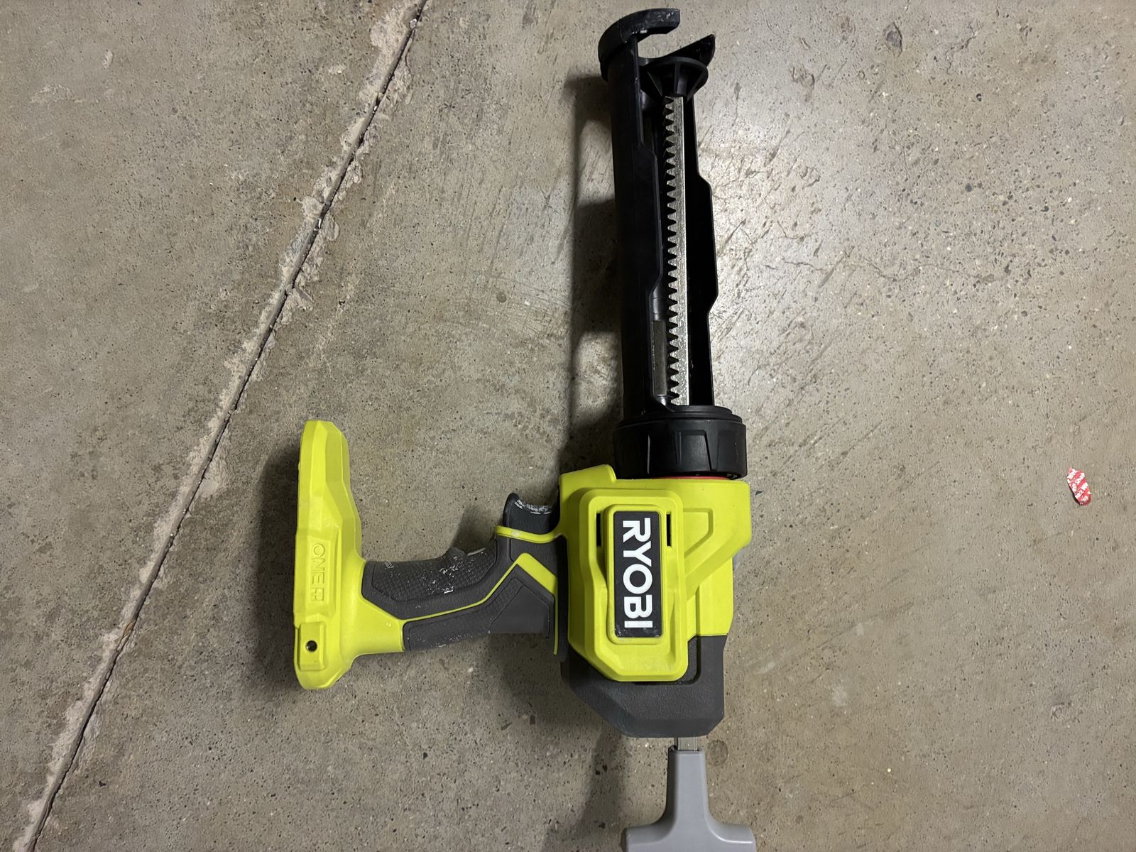 Ryobi ONE+ 18V Cordless Caulk and Adhesive Gun PCL901