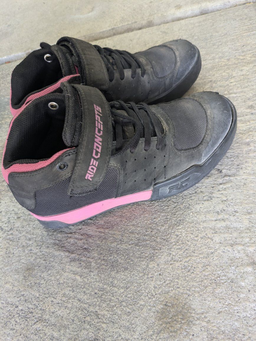 Ride Concepts Womens/kids Mountain Bike flat pedal Shoes - size 5