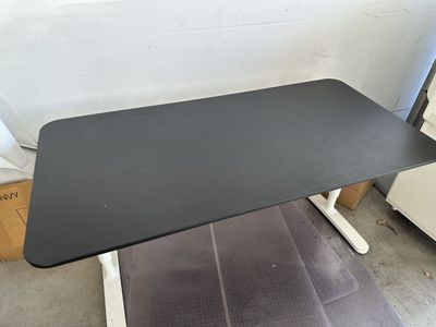 IKEA BEKANT sit stand desk 63x32