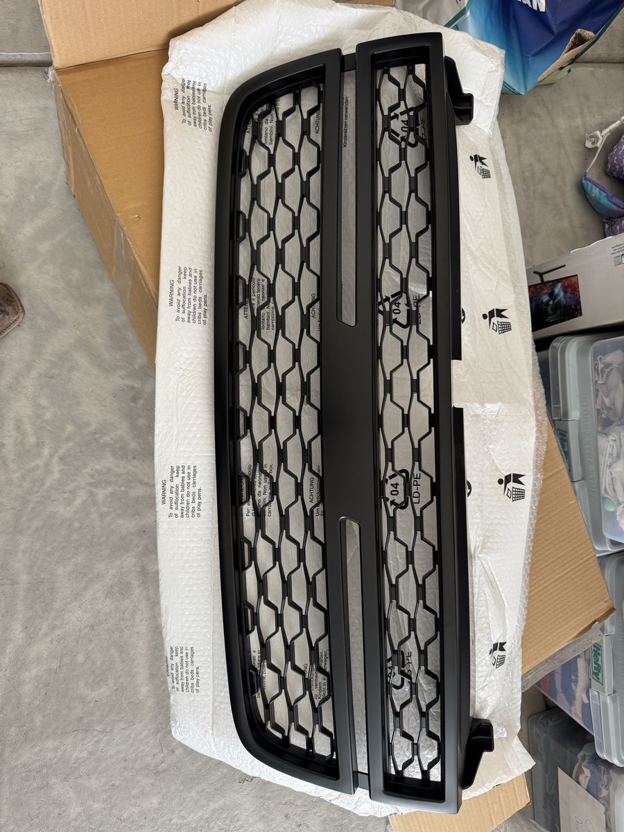 03-07 Chevrolet Silverado Front Grill w/ Inserts Matte Black