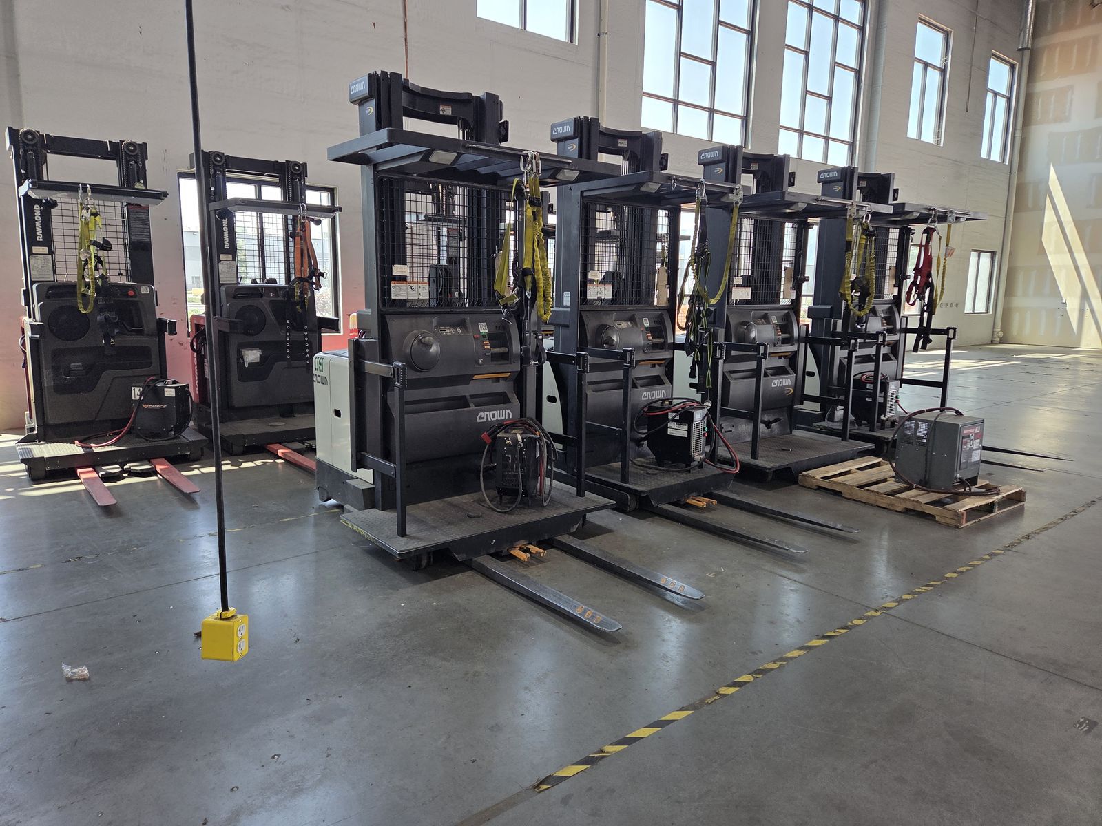 Crown/Raymond Order Picker Forklift