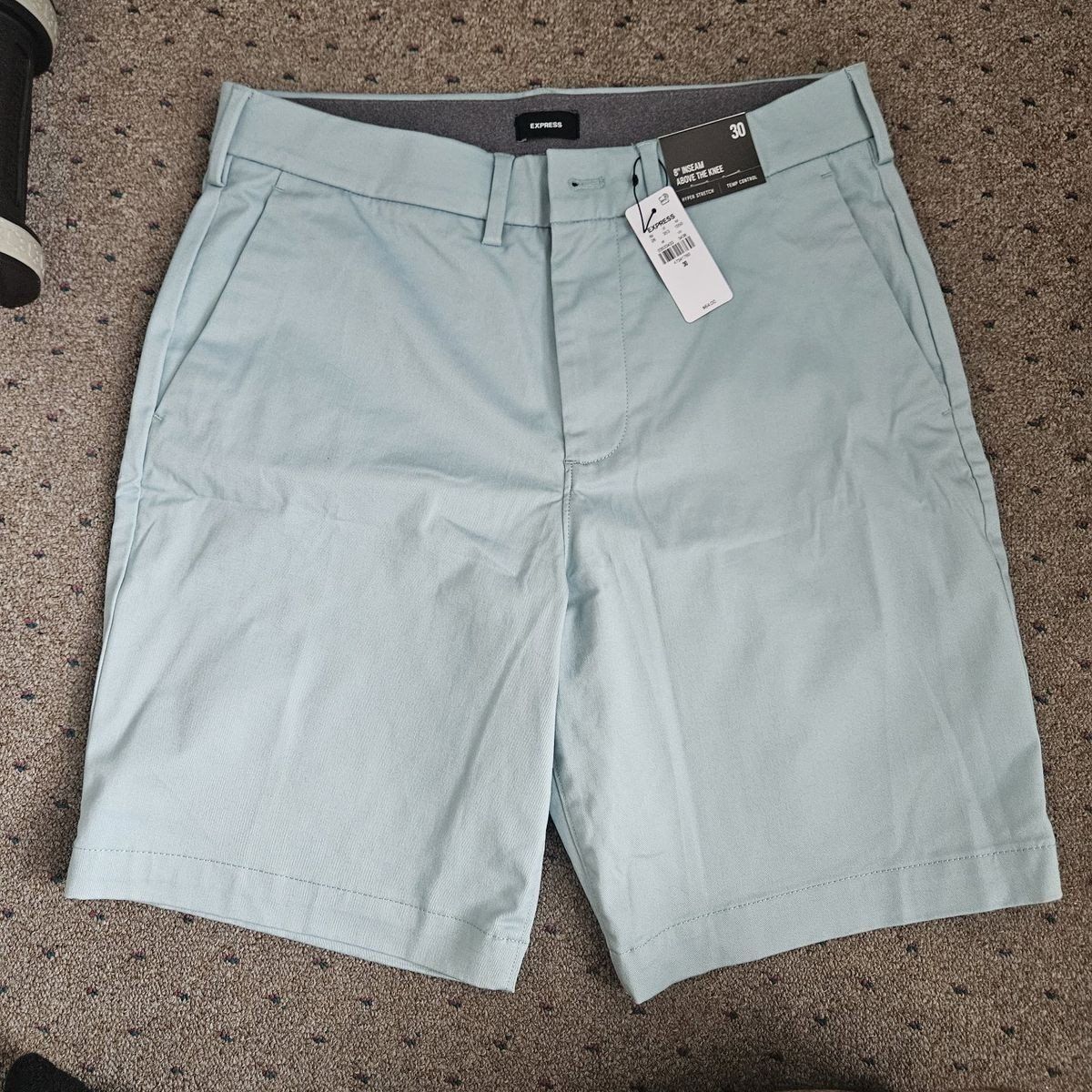 Express Men's Slim Fit Hyper Stretch 8" Inseam Shorts Size 30 Light green