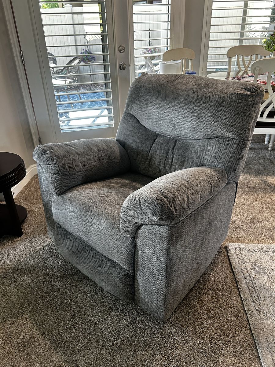 Comfortable Gray Fabric Recliner Chair - Excellent Condition, Manual Recline