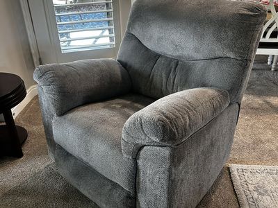 Comfortable Gray Fabric Recliner Chair - Excellent Condition, Manual Recline