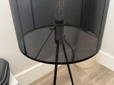 Modern Industrial Black Metal Mesh Table Lamp (Bulb Included)