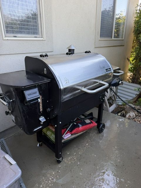 Camp Chef Woodwind 36 Pellet Smoker with Sidekick – Excellent Condition