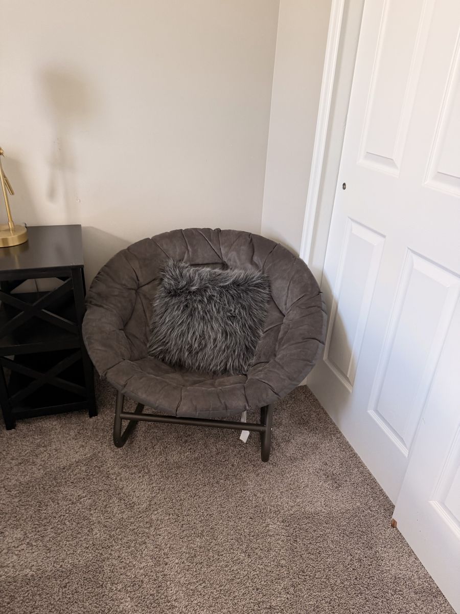 Gray Folding Moon Chair with Faux Fur Pillow - Cozy Seating for Any Room