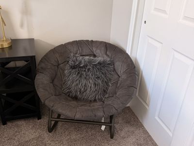 Gray Folding Moon Chair with Faux Fur Pillow - Cozy Seating for Any Room