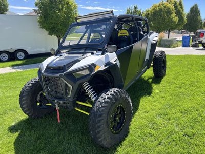 RZR XP4 EPS 1000 - White Lightning