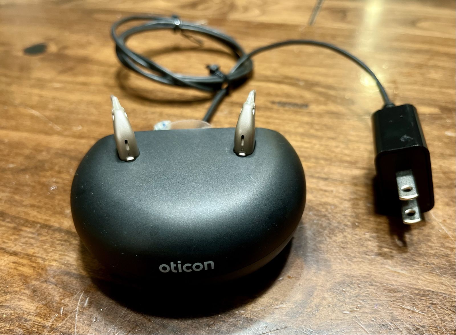Oticon miniRite Hearing Aids -Used + Charging Station