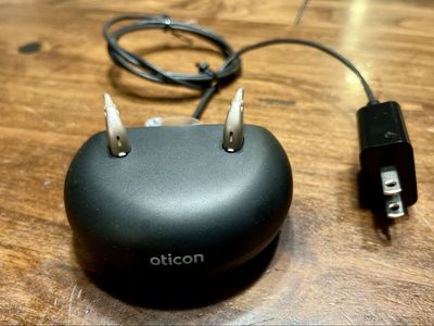 Oticon miniRite Hearing Aids -Used + Charging Station