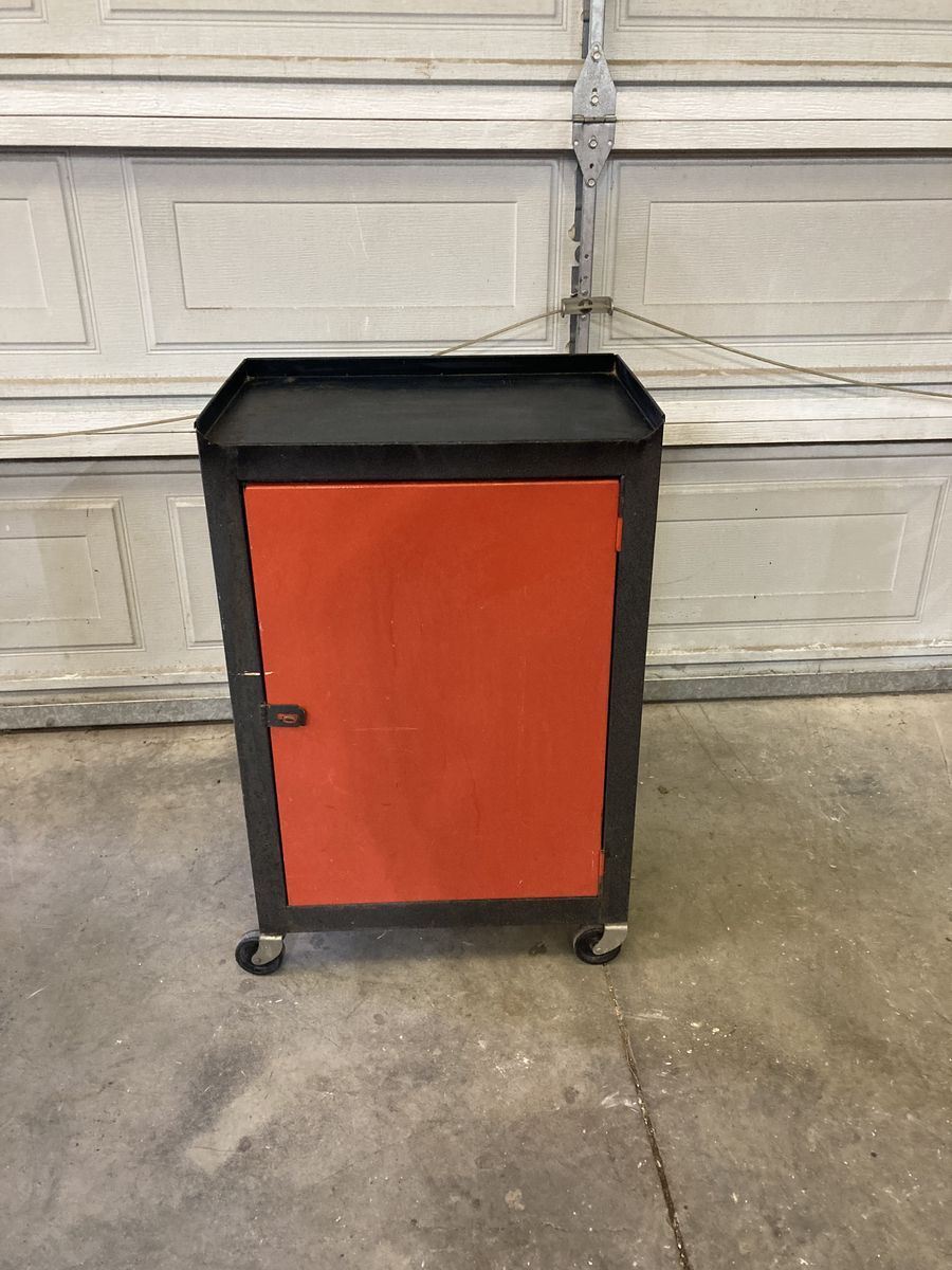 Storage cabinet