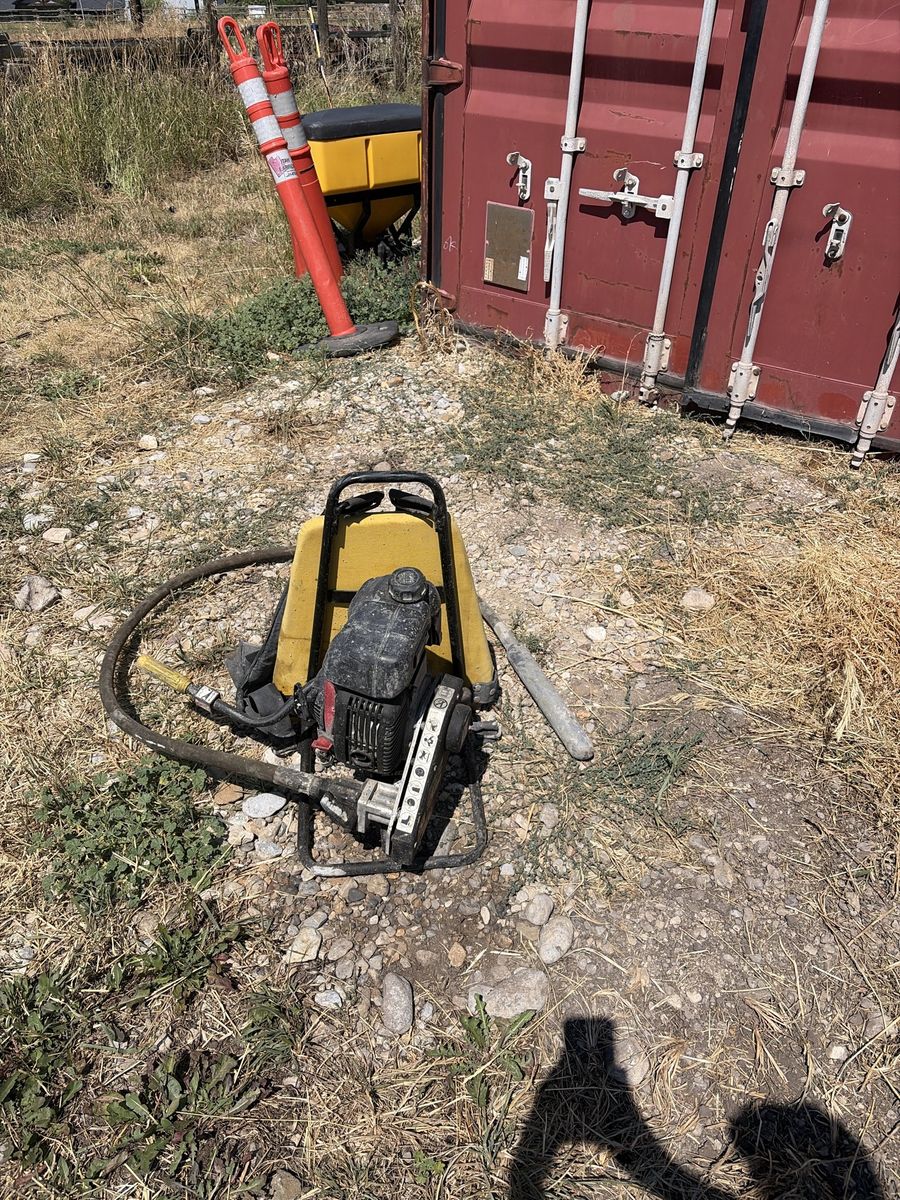 Gas-Powered Backpack Concrete Vibrator with Flexible Shaft