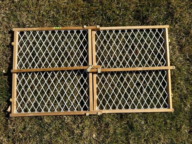 24" Wooden Expandable Safety Gate (26"–42")