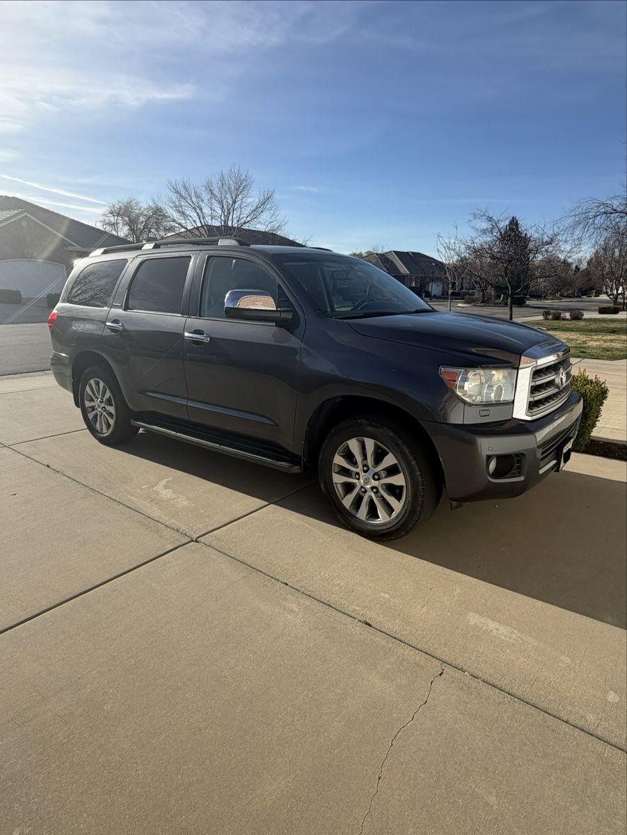 2016 TOYOTA SEQUOIA Limited