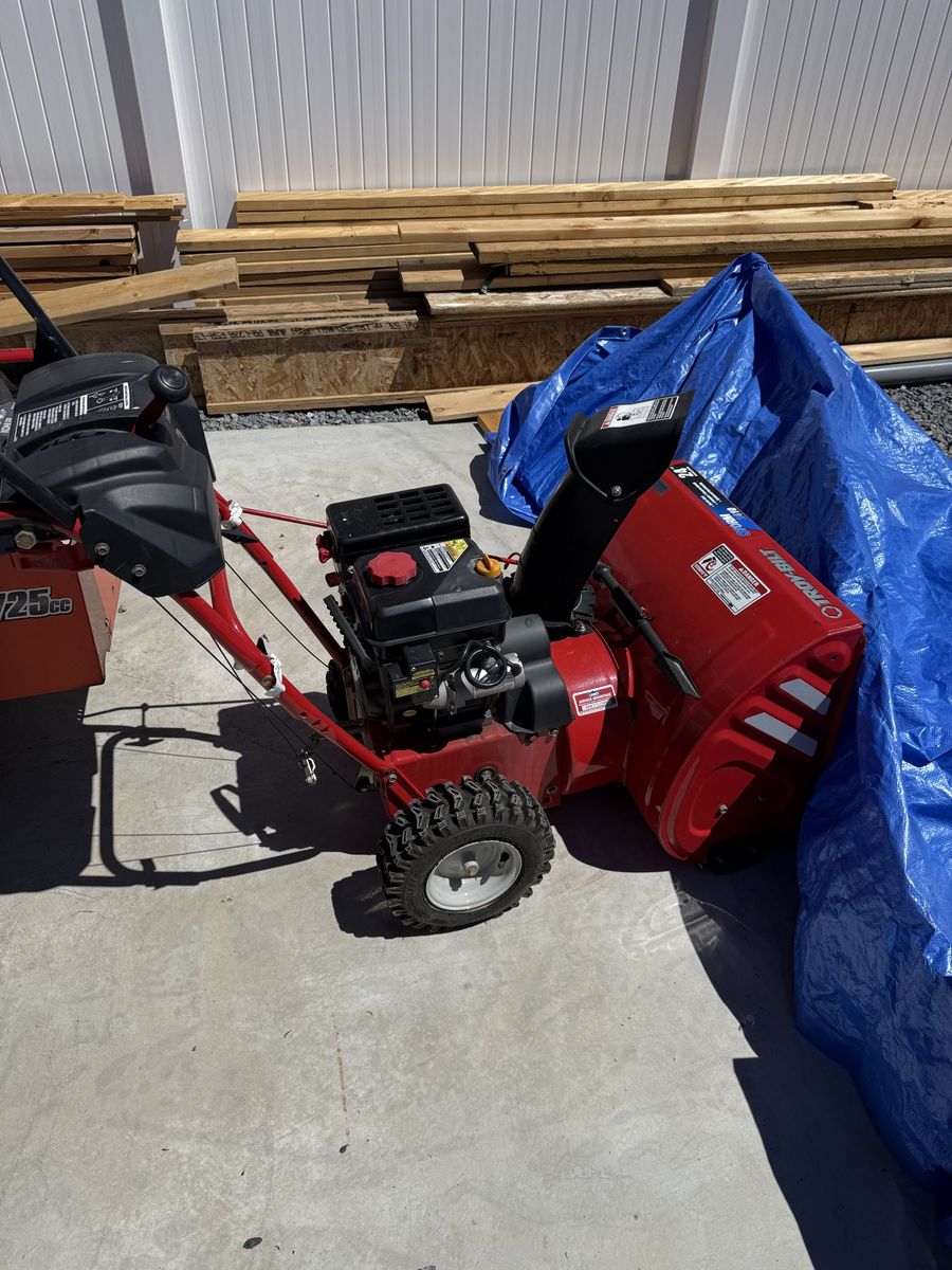 Almost new snowblower