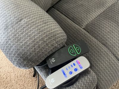 Like New power lift chair, Massage, heat