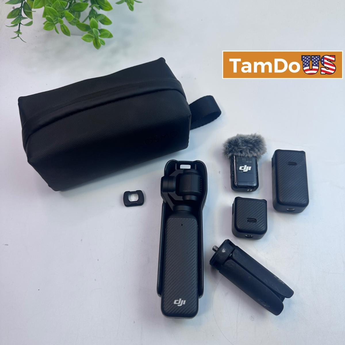 DJI Osmo Pocket 3 Creator Combo 4K Vlogging Camera w/ Mic 2 & Bag