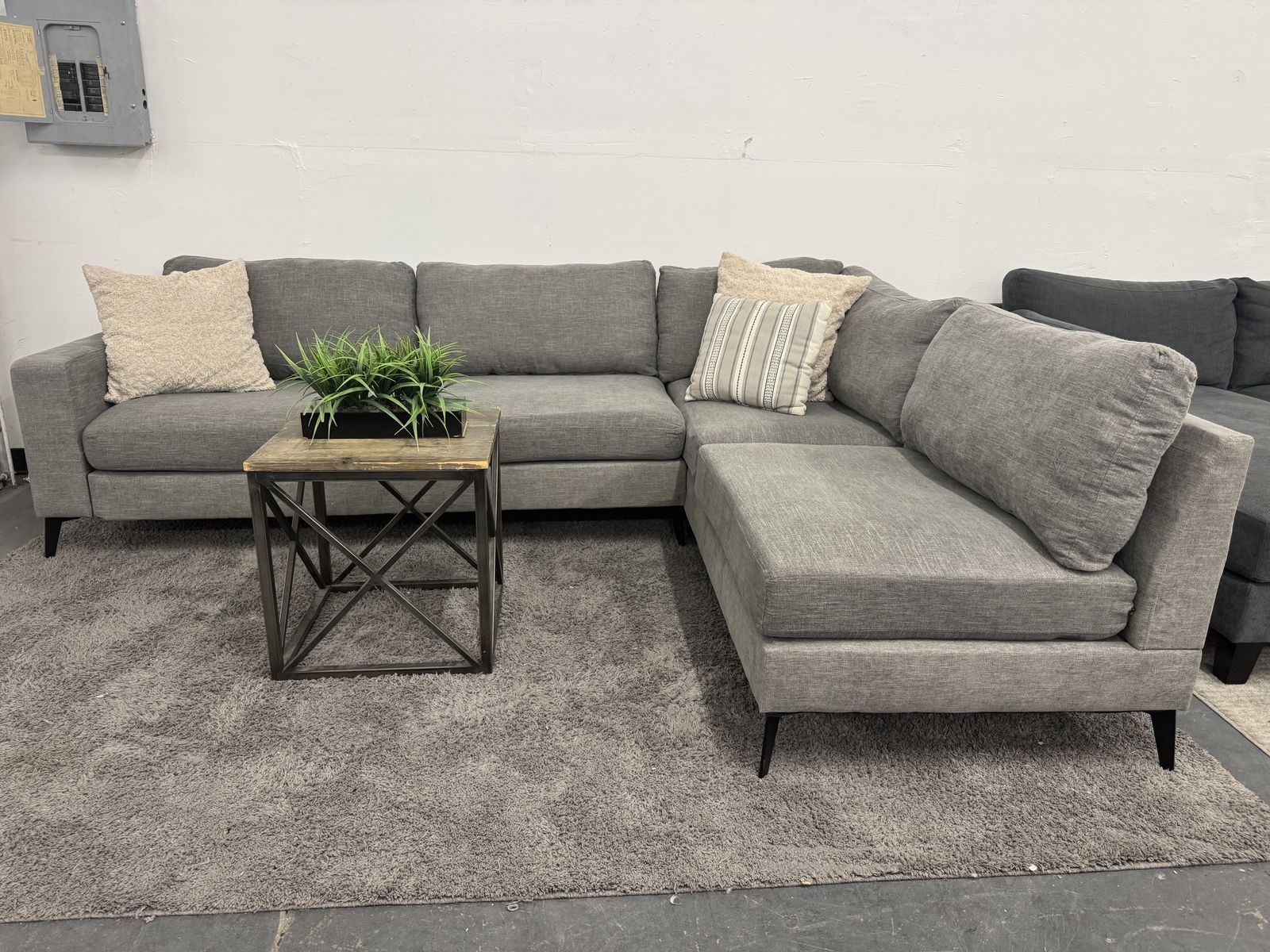 GRAY FABRIC SECTIONAL SOFA COUCH (CAN DELIVER)