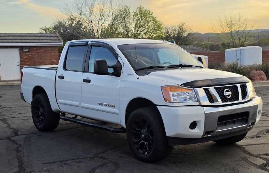 2015 NISSAN TITAN SV