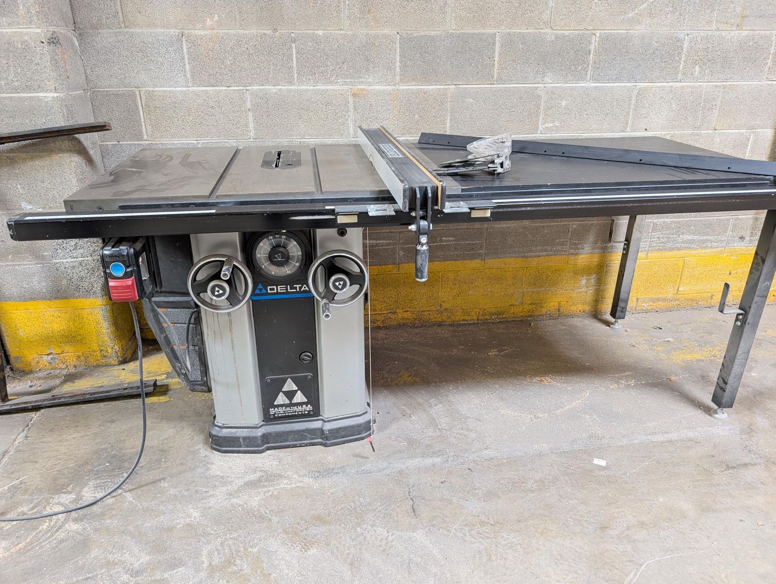 Delta Unisaw 3HP Cabinet Table Saw – 52" Biesemeyer Fence