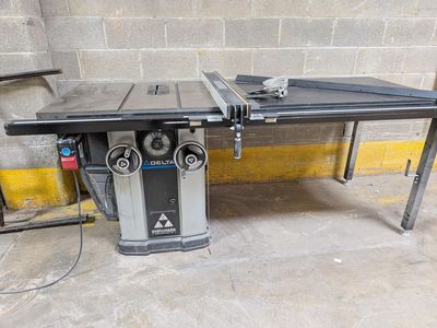Delta Unisaw 3HP Cabinet Table Saw – 52" Biesemeyer Fence