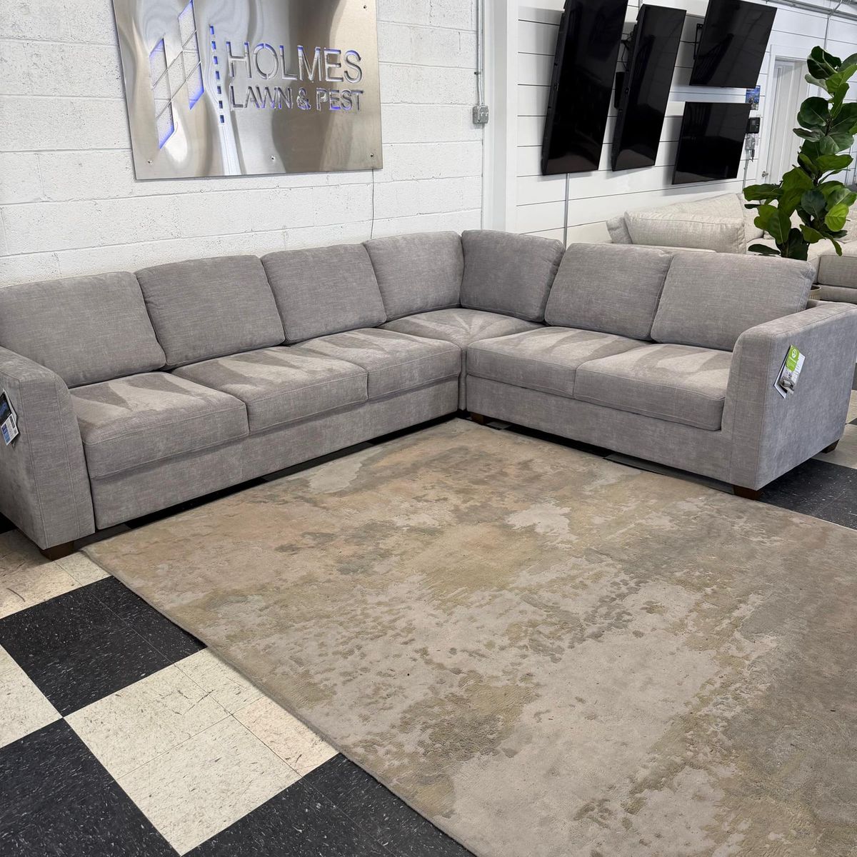 LIKE NEW!! COSTCO THOMASVILLE CALER CONVERTIBLE SLEEPER SECTIONAL W/ STORAGE SEATS!!