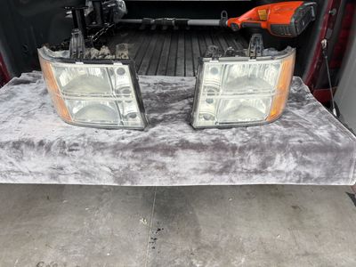2014 Gmc 2500 headlights, fits 1500 too!