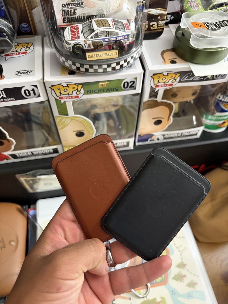 Leather Apple Wallets (mag safe)
