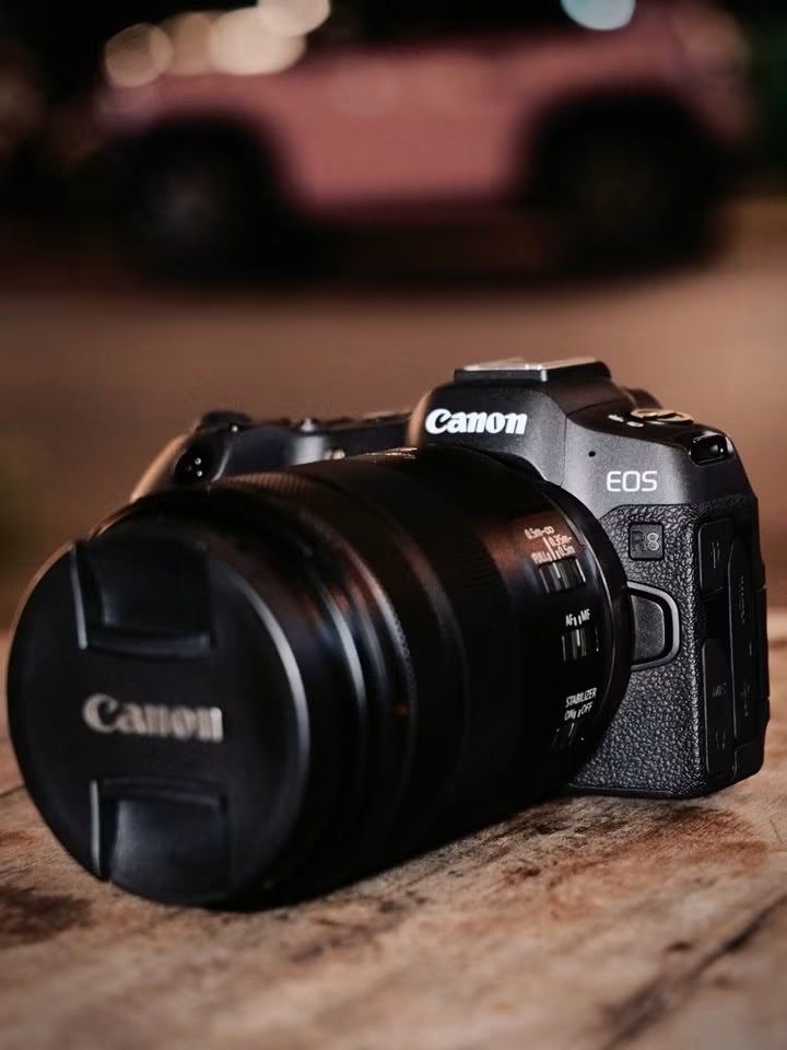 Canon R8 rf85
