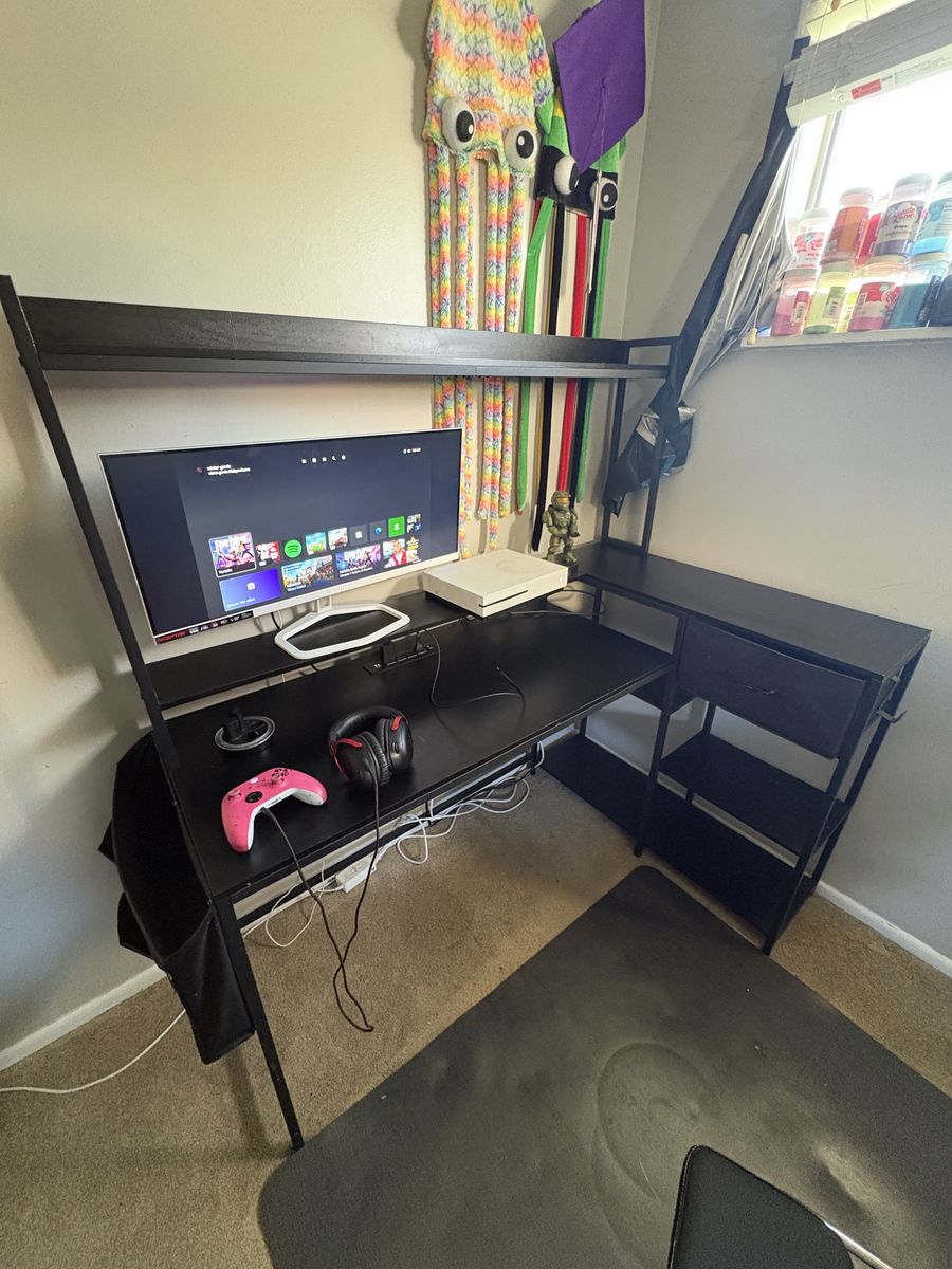 Gaming desk