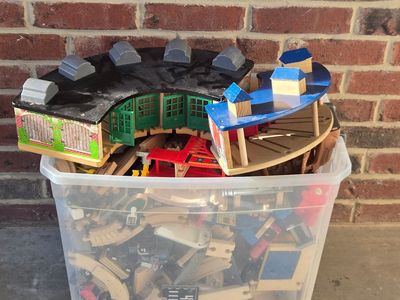 Thomas & Friends and Kid Craft Wooden Railway Train Set - Large Collection with Engines, Track, Sheds & Bridges