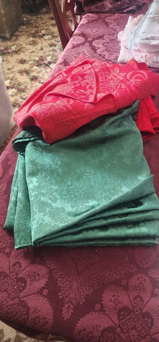 4 large round Christmas tablecloths