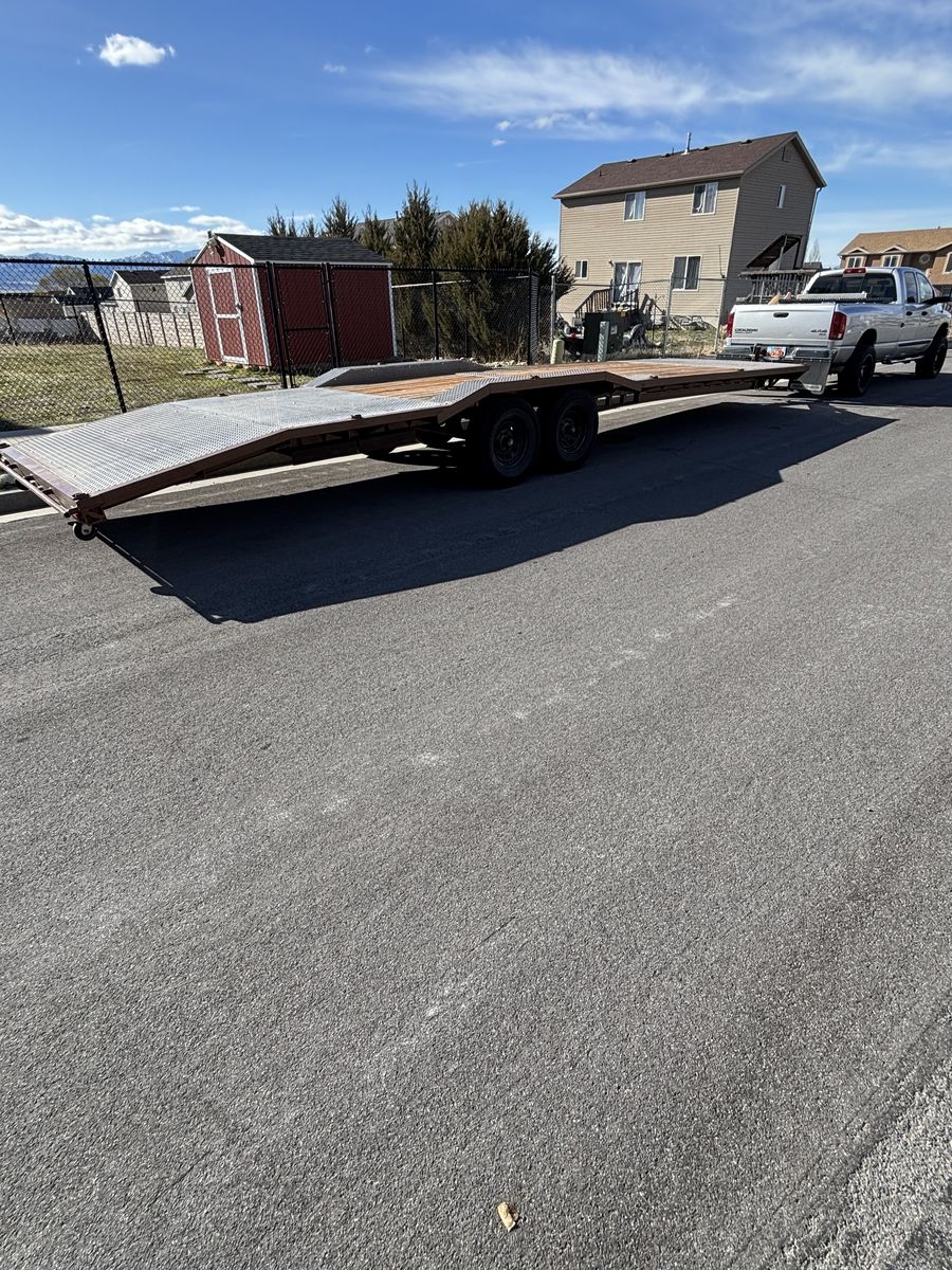 32’ flat bed trailer double car hauler