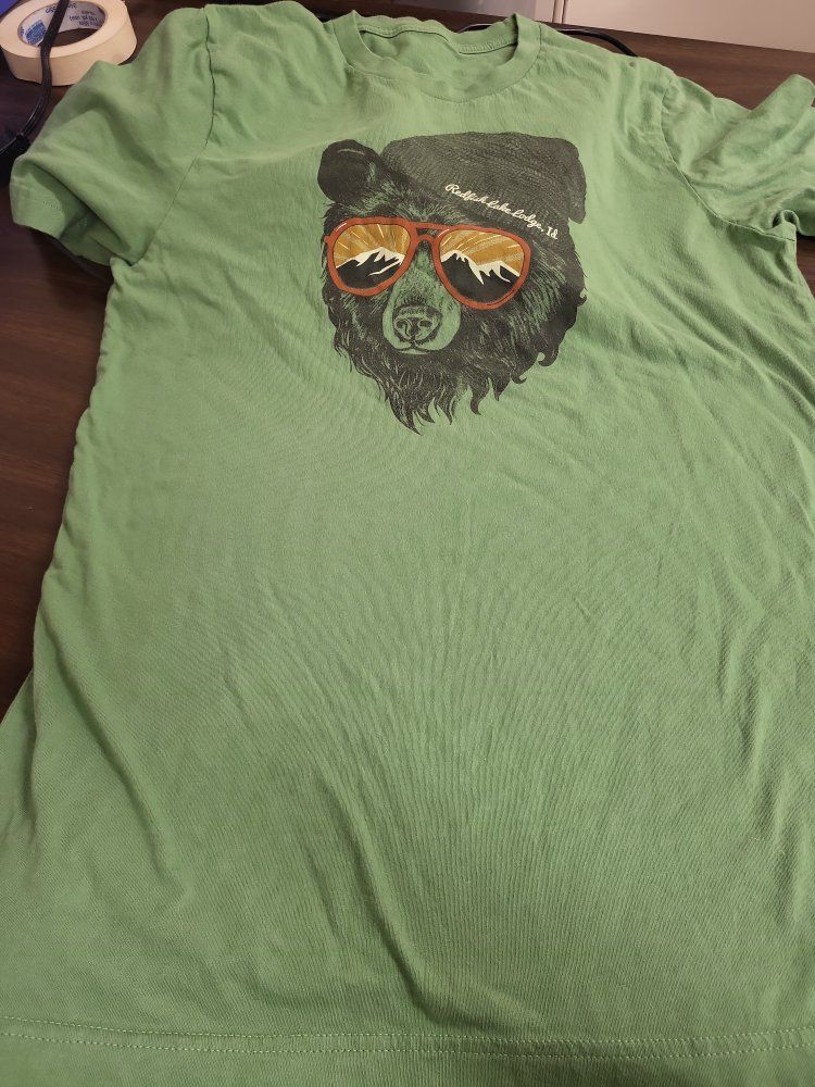 Redfish Lake Lodge ID Bear in Sunglasses Graphic T-Shirt Green Size Medium