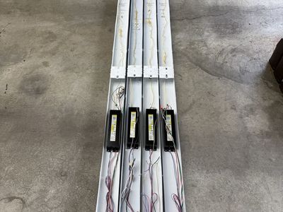 8’ Fluorescent light fixture
