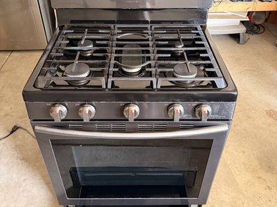Samsung Black Stainless 5-Burner Gas Range-Convection Oven-$300 OBO