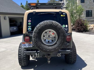 1998 Jeep Wrangler Sahara 6 cylinder 4.0L Hard Top: Off-Road Ready, Roof Rack, and Winch