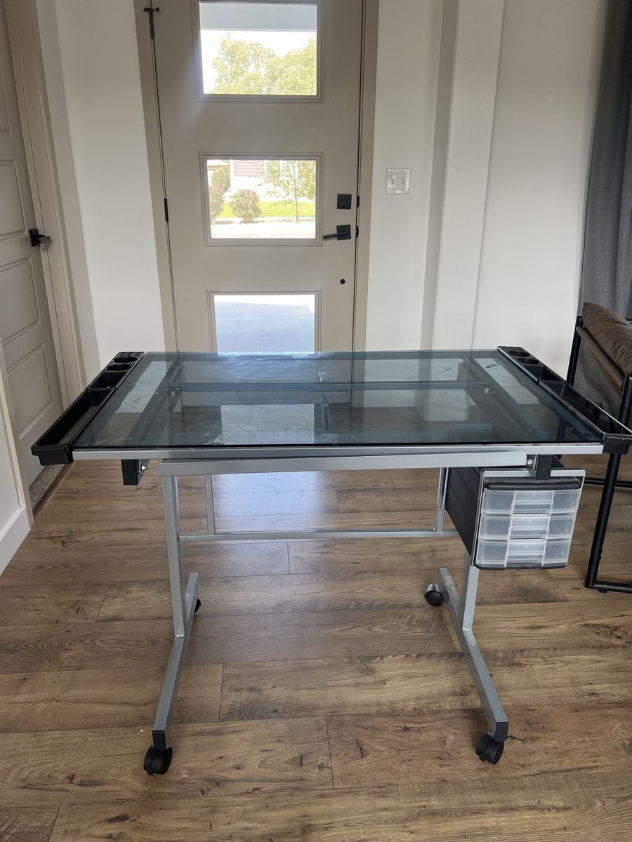 Drawing desk